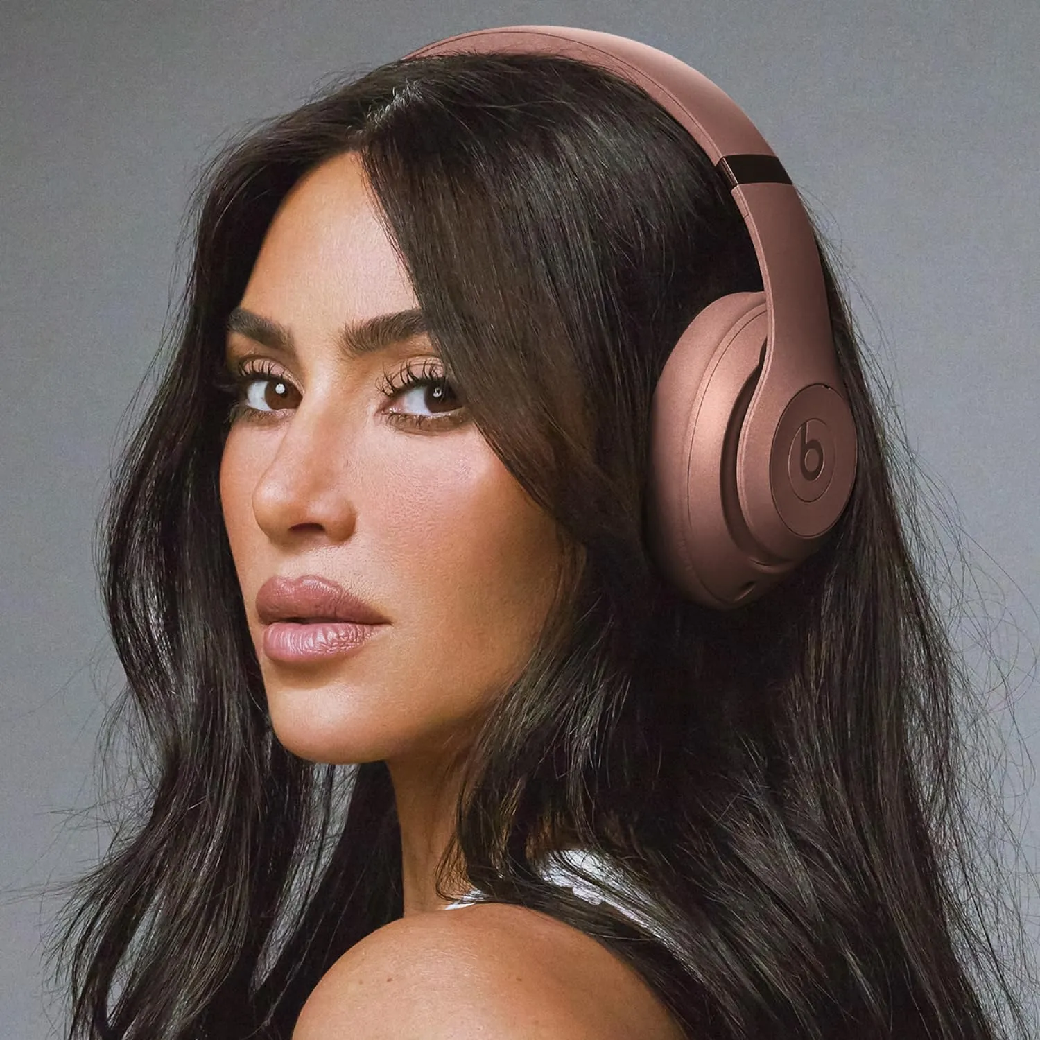 Beats Studio Pro x Kim Kardashian - Bluetooth Noise Cancelling Headphones with AppleCare  (2 Years) - Earth